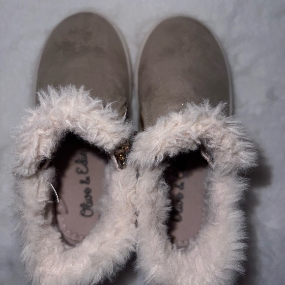 Olive and Edie toddler size 7M cream bootie. - Picture 4 of 6